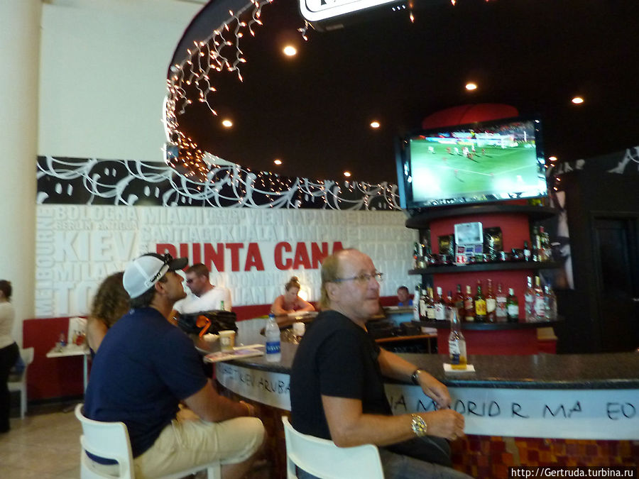 Бар в аэропорту Пунта Кана Бар в аэропорту Пунта Кана