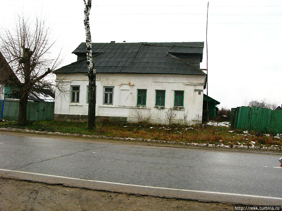 И сейчас кто-то живет в этих домиках. В некоторых источниках домиков двадцать, в других -двадцать один. И сейчас кто-то живет в этих домиках. В некоторых источниках домиков двадцать, в других -двадцать один.