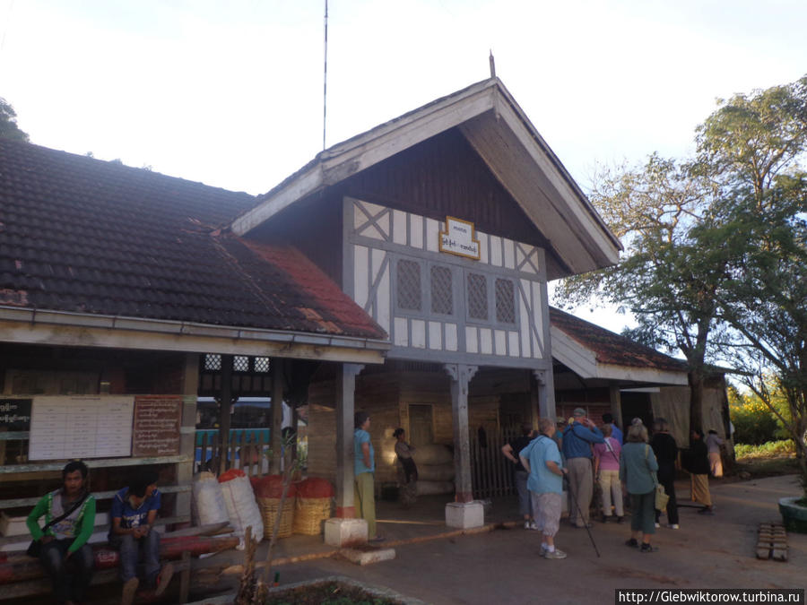 Railway Station Кало, Мьянма