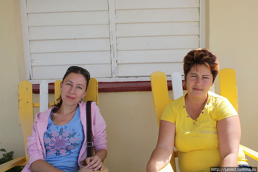 с хозяйкой Виньялес, Куба