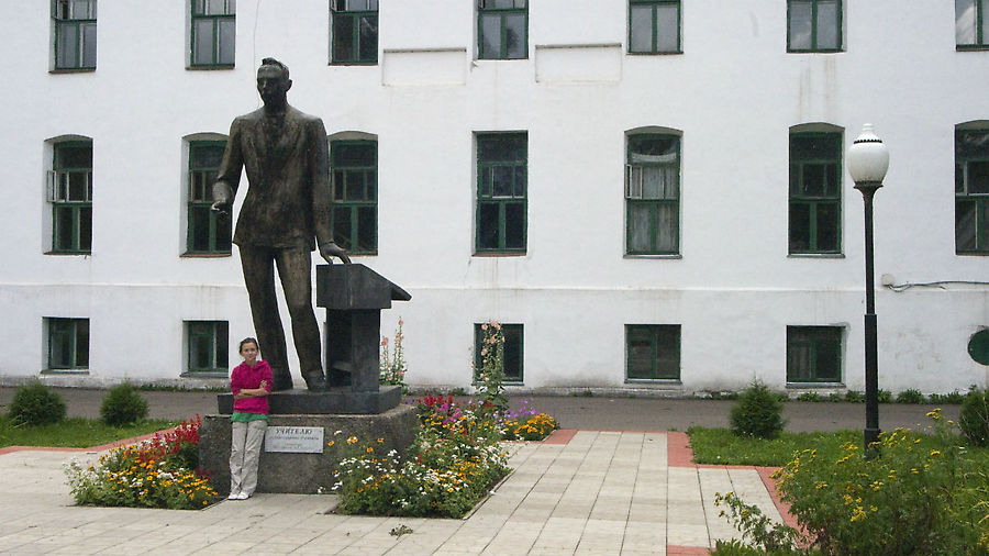 Есть в Торопце и современный памятник – памятник Учителю. Торопец, Россия