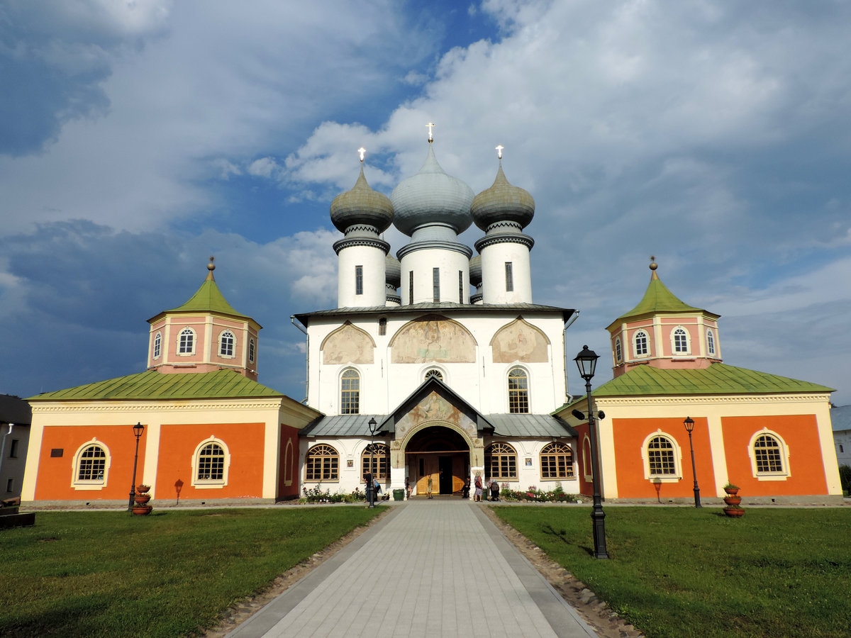 Тихвинский Богородичный Успенский монастырь Тихвин, Россия