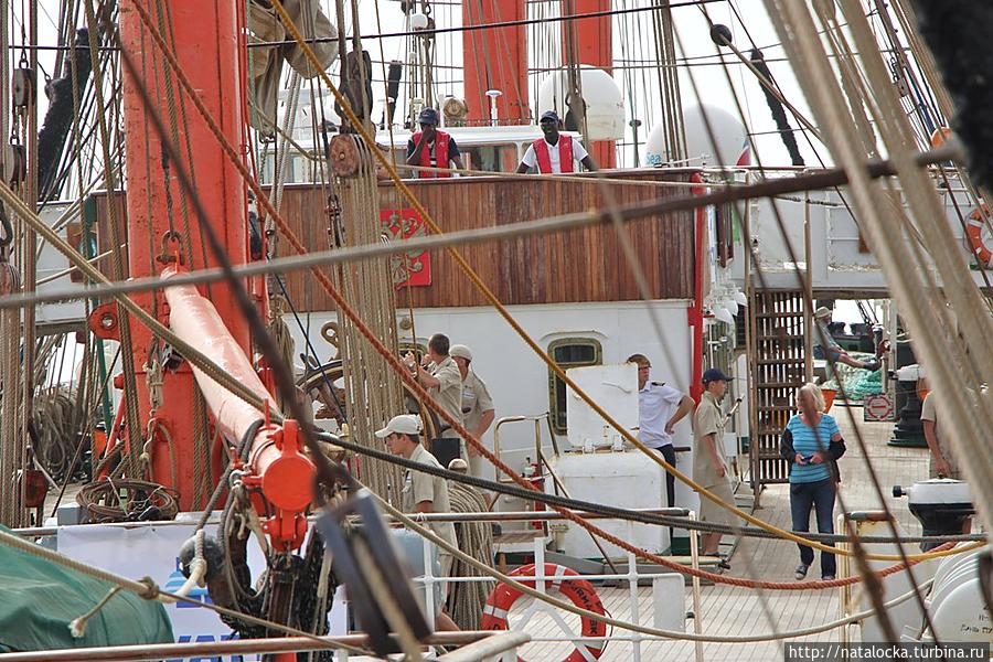 Барк Седов. Как встречают корабли... Дакар, Сенегал Барк Седов. Как встречают корабли... Дакар, Сенегал