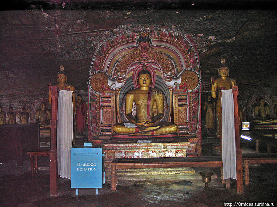 Золотой храм Дамбулла — сотня будд в тысячелетних пещерах Дамбулла, Шри-Ланка