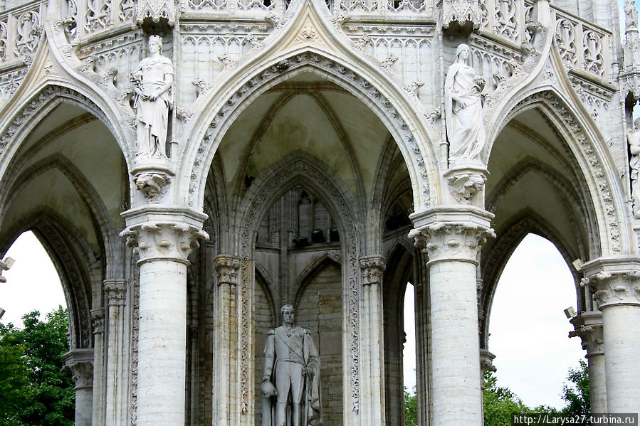 Памятник Леопольду I, 1878-1881, архитектор Louis Curte. Статуя короля — работа скульптора Geefs Guillaume Брюссель, Бельгия