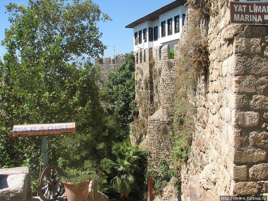 Стены старой гавани Анталия, Турция