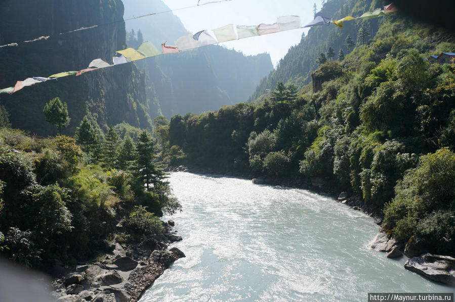 Река   Маршангди. Покхара, Непал