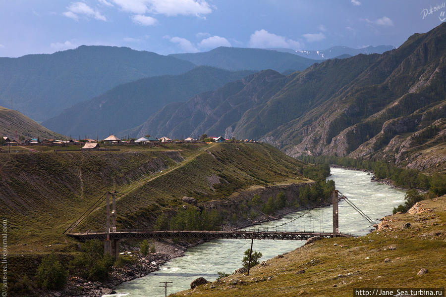 Старый ининский подвесной мост через Катунь Республика Алтай, Россия