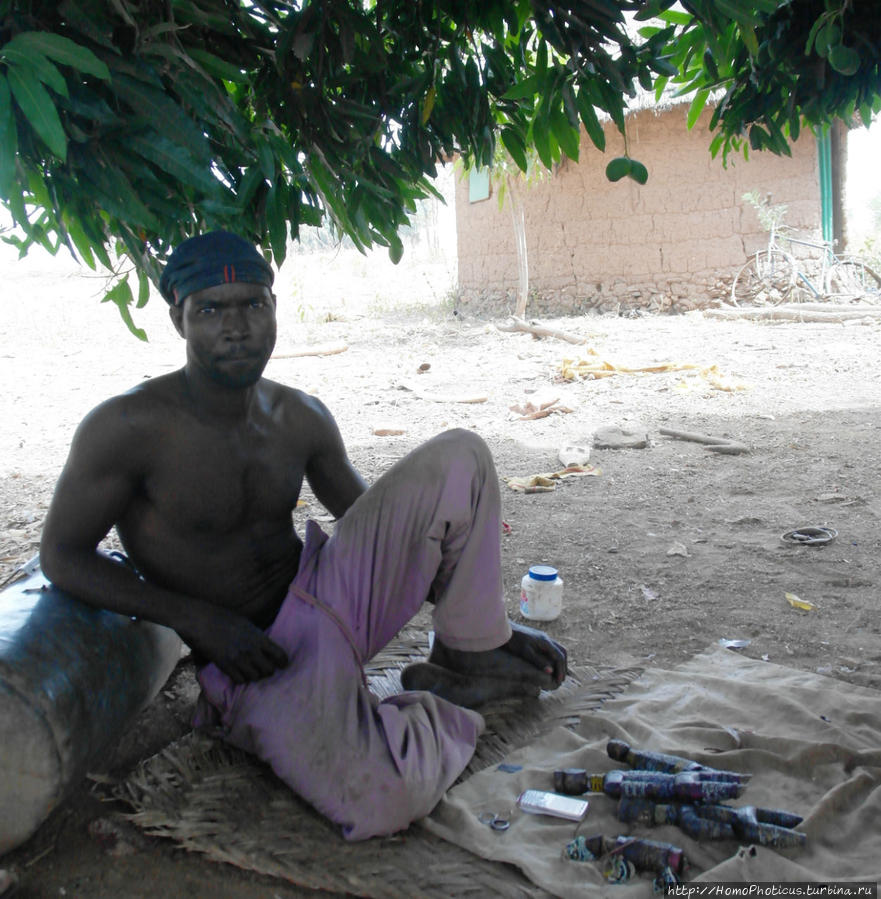 Местный вождь, по совместительству — кузнец Поли, Камерун