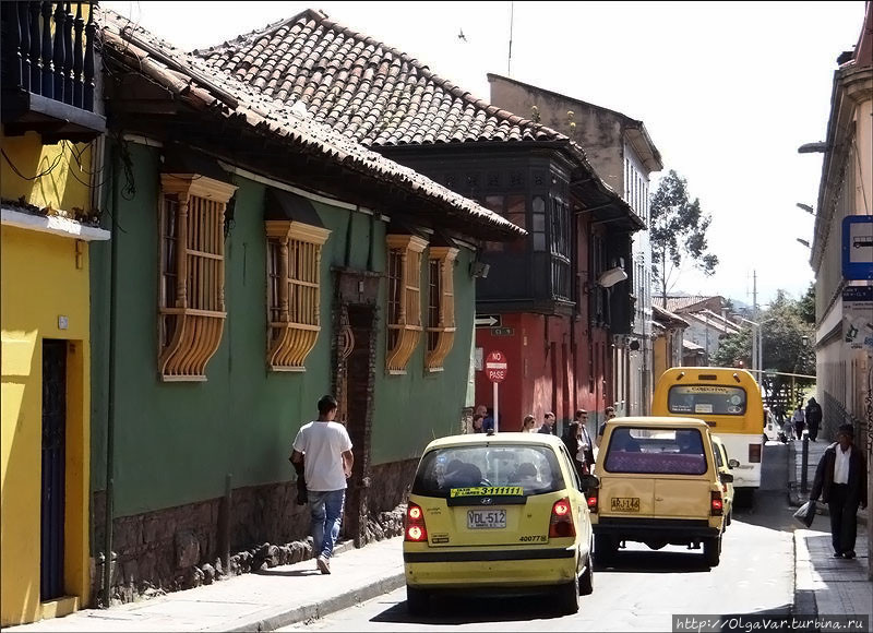 Основной транспорт в исторической части города — жёлтое такси Богота, Колумбия