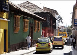 Основной транспорт в исторической части города — жёлтое такси