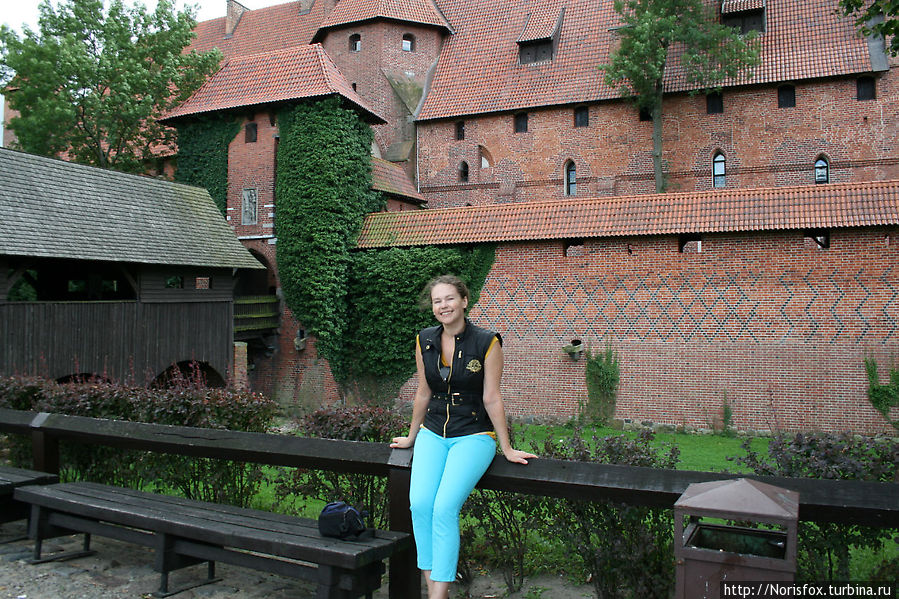 У входа в замок Мальборк, Польша