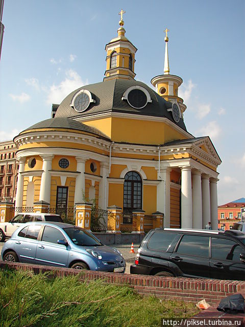 Церковь Рождества Христова на Подоле (восточный фасад), вид на апсиду Киев, Украина