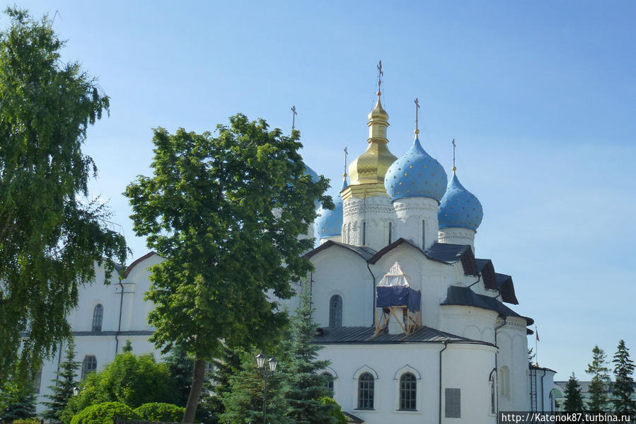Кремль, где гармонично соседствуют две религии Казань, Россия Кремль, где гармонично соседствуют две религии Казань, Россия