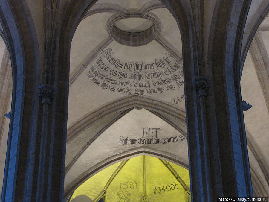 Старинные письмена под сводами Старинные письмена под сводами