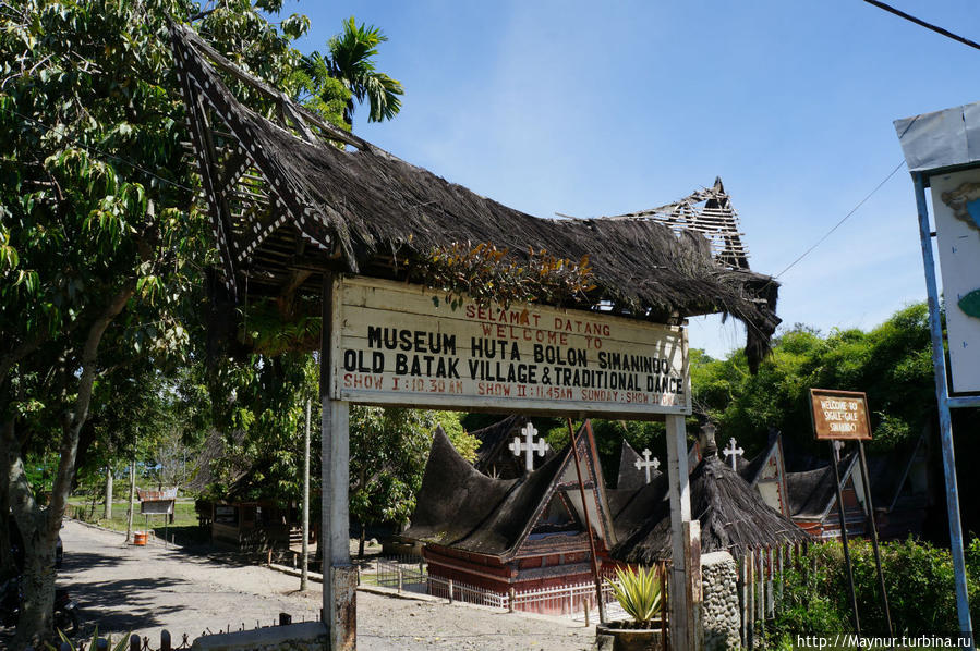 На   мотобайке   вокруг   острова   Самосир... Медан, Индонезия
