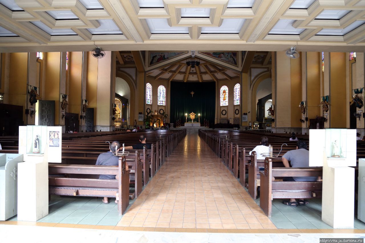 Внутри Церкви Манила, Филиппины