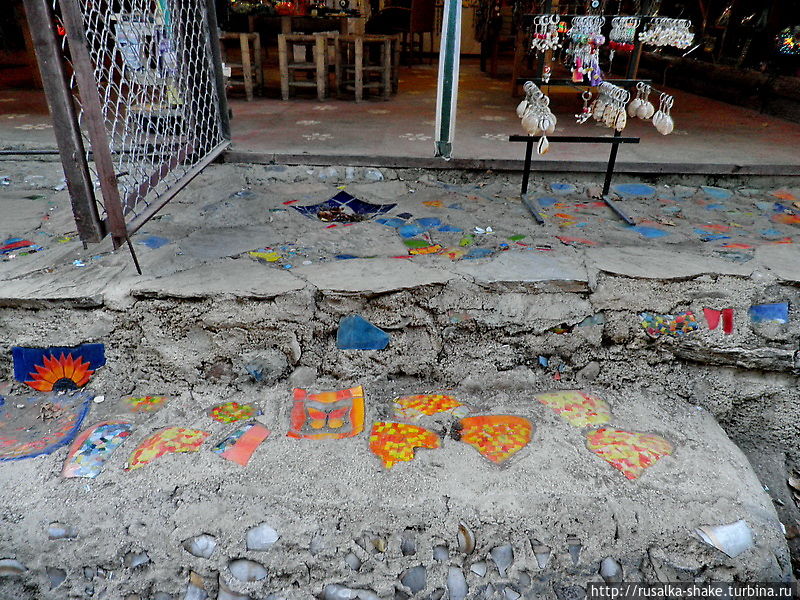 Вот так оформлены ступеньки в магазин Вот так оформлены ступеньки в магазин