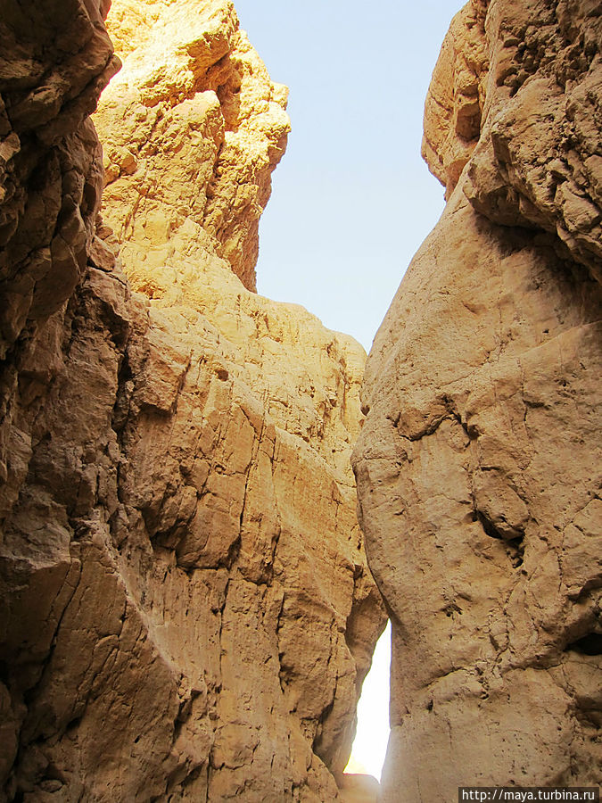 То ли речка, то ли нет. В чем секрет? Эйн-Бокек, Израиль То ли речка, то ли нет. В чем секрет? Эйн-Бокек, Израиль