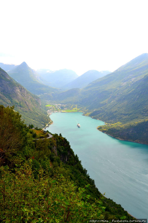 Дорогой орлов к Гейрангерфьорду Гейрангер - Гейрангерфьорд, Норвегия Дорогой орлов к Гейрангерфьорду Гейрангер - Гейрангерфьорд, Норвегия