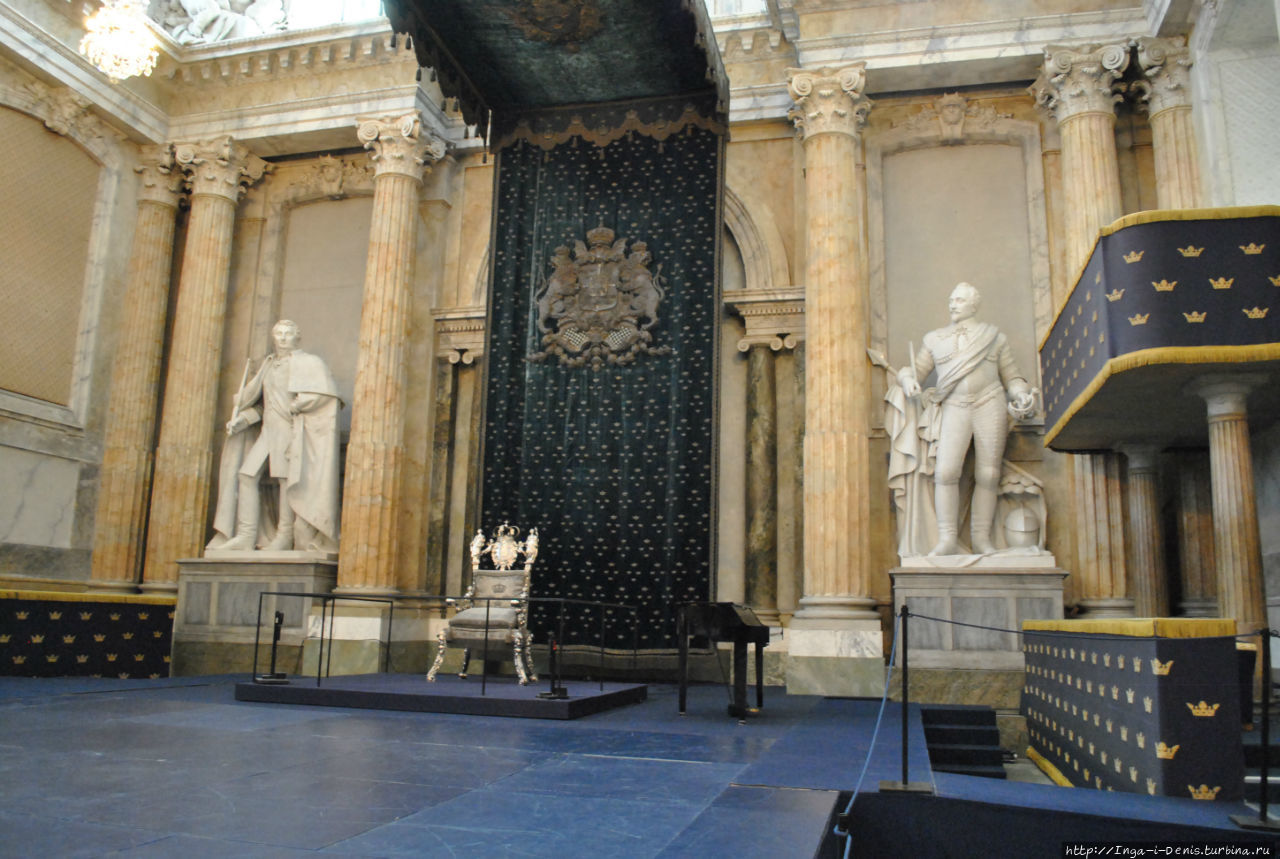 Серебряный трон королевы Кристины, был преподнесен ей в качестве подарака перед коронацией 1650 г. Одна из реликвий, уцелевших в пожаре 1697 года. Стокгольм, Швеция
