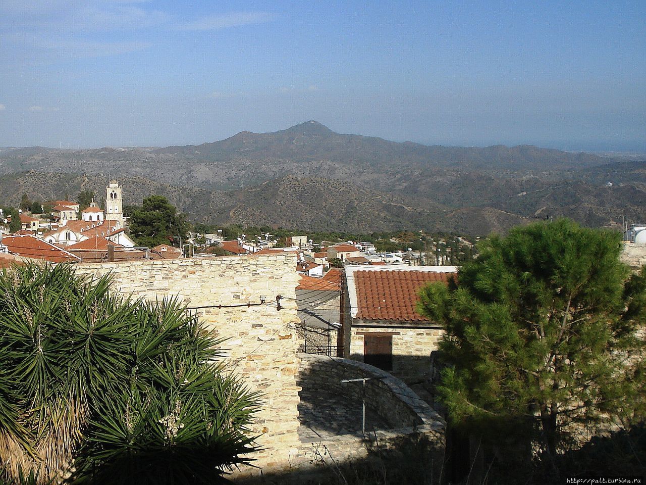 А над Лефкарой опять яркое солнце Протарас, Кипр