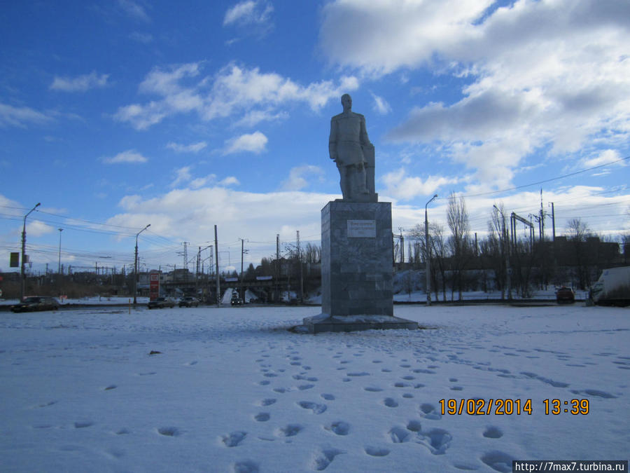 памятник воину- строителю Саратов, Россия
