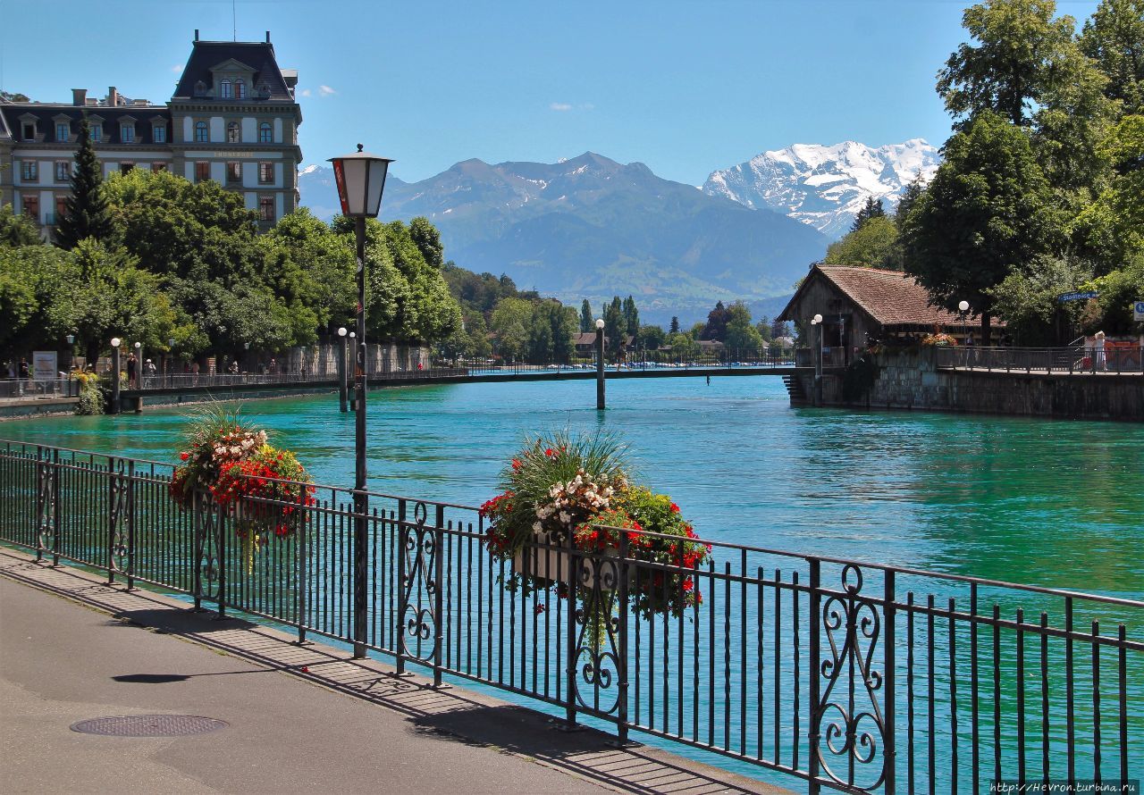 Город на Тунском озере Тун, Швейцария