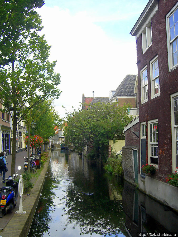 Дома вдоль Voldersgracht Дома вдоль Voldersgracht