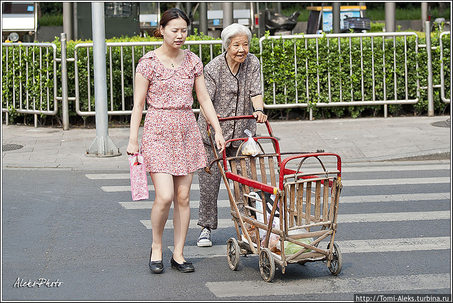 Интересно наблюдать за пекинскими старушками...
* Пекин, Китай