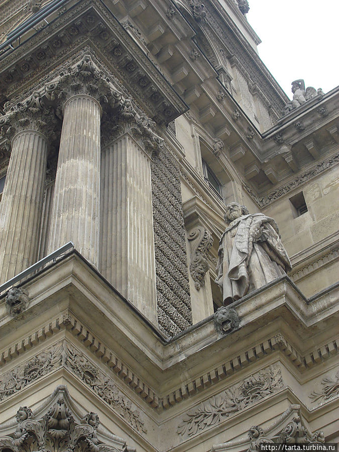 Обилие архитектурных деталей и скульптур поражает Обилие архитектурных деталей и скульптур поражает