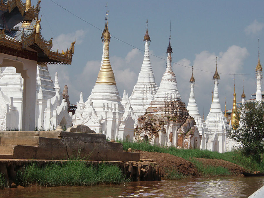 Монастыри озера Инле Озеро Инле, Мьянма Монастыри озера Инле Озеро Инле, Мьянма