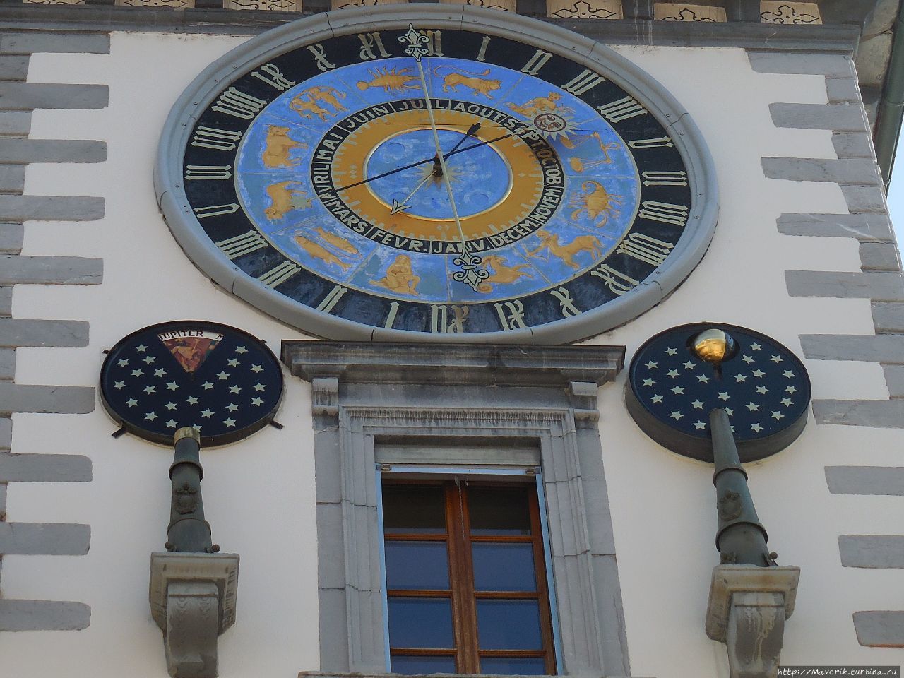 Астрономические часы на городской ратуше. Сьон, Швейцария