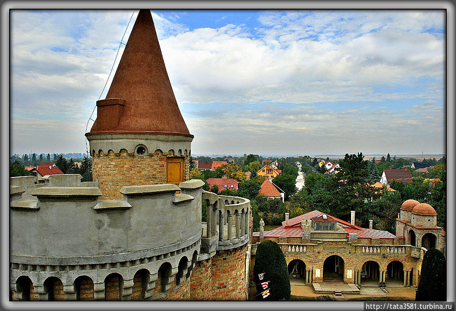 С высоты башен замка можно любоваться замечательной панорамой окрестностей. Секешфехервар, Венгрия