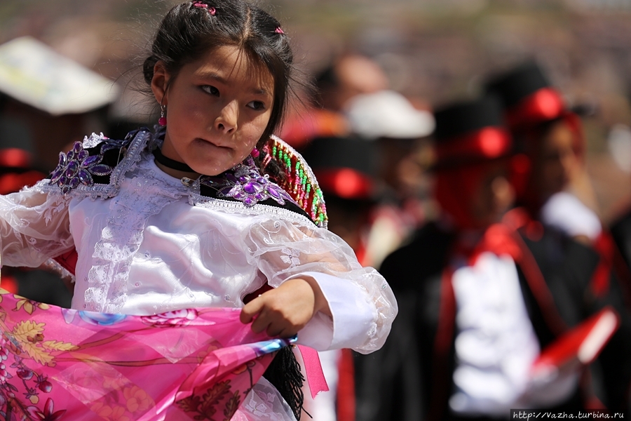 Карнавал на центральной площади Куско Куско, Перу Карнавал на центральной площади Куско Куско, Перу