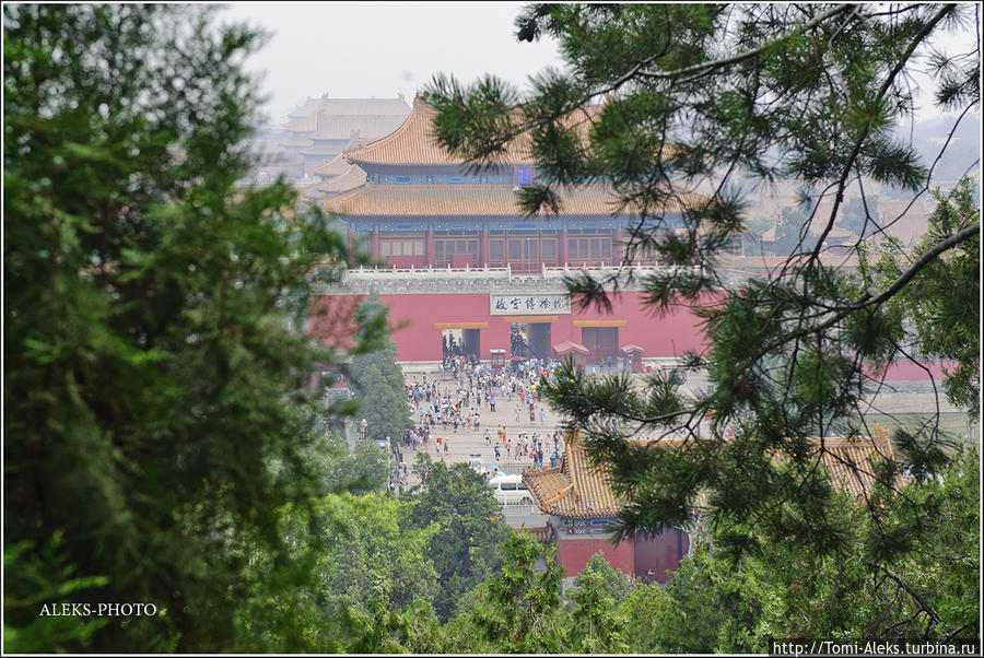 С вершины Гугун открывается с разных ракурсов, как на ладони...
* Пекин, Китай