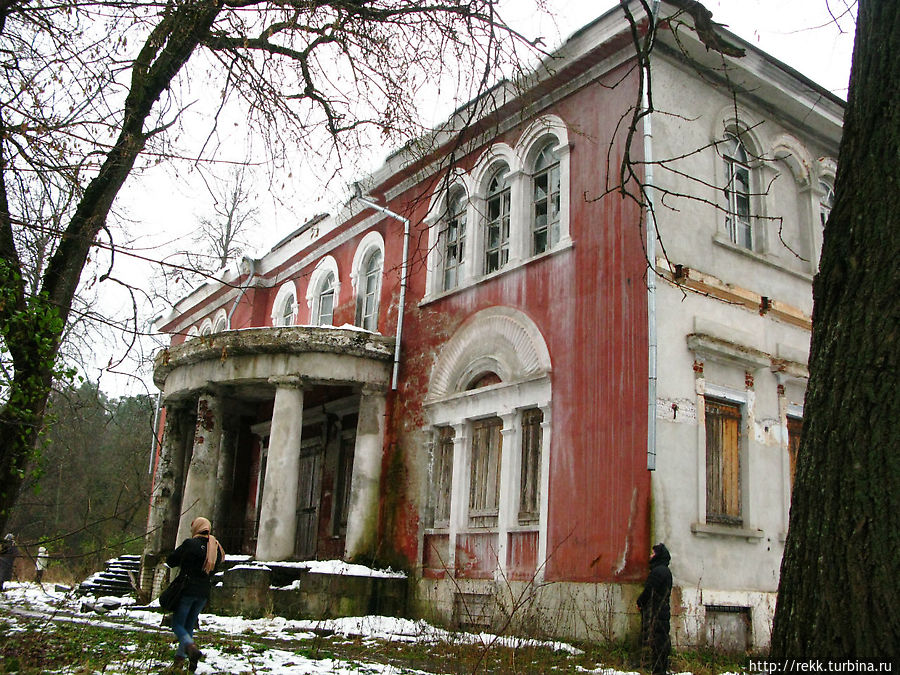 Этот старый барский дом — позднее сооружение, выстроенное на фундаменте дома, построенного, возможно, Н.А.Львовым Митино, Россия