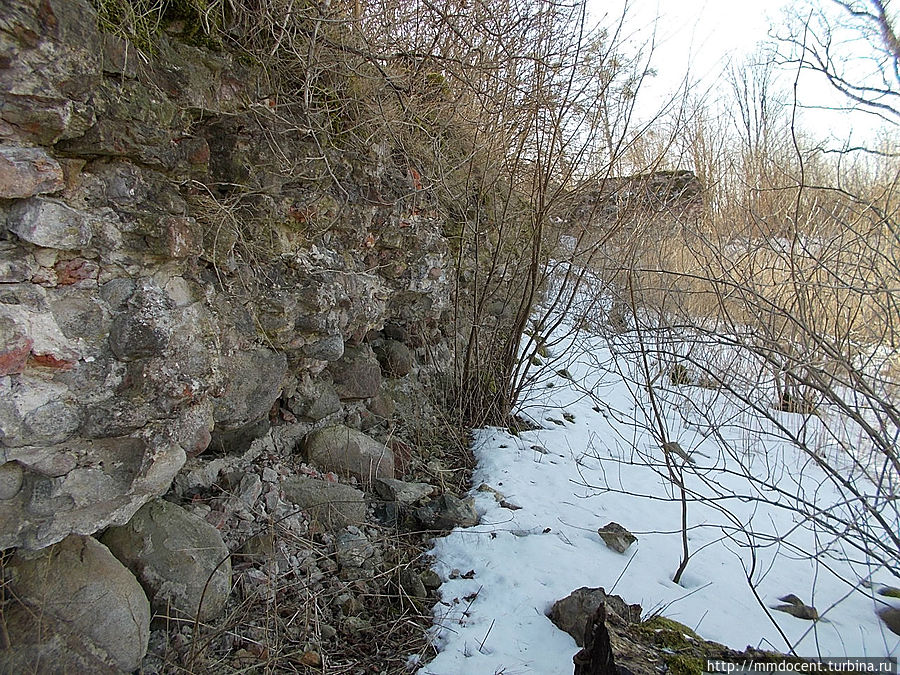 Остатки стены Остатки стены