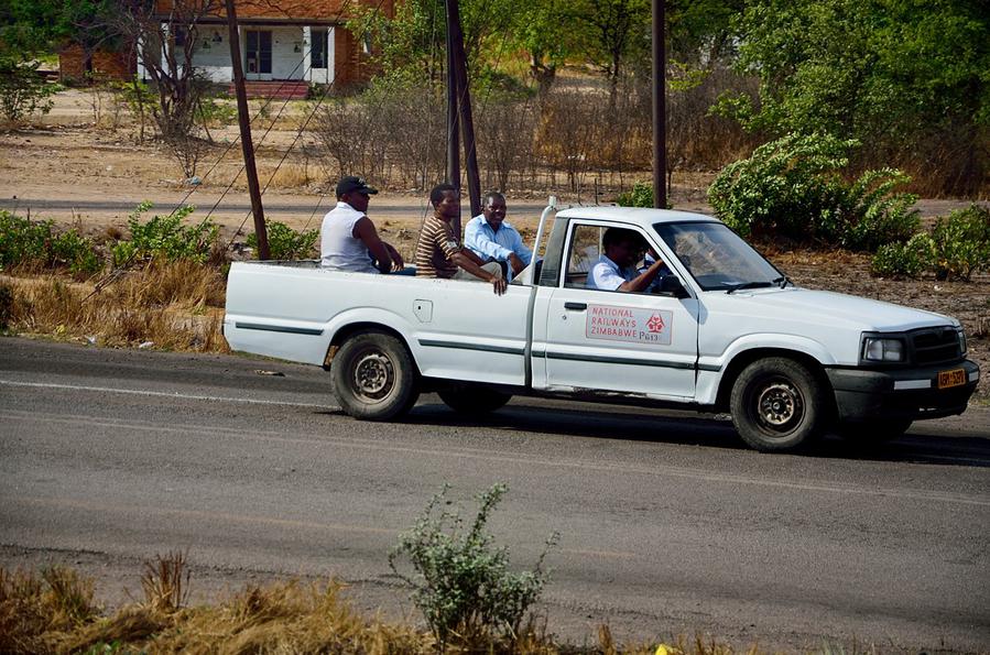 Зимбабвийские железнодорожники на машине Булавайо, Зимбабве