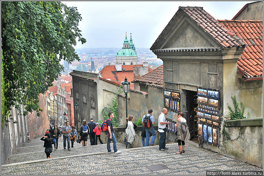 От собора Святого Вита мы спустились по лестнице вниз к старой части города. По пути встретится еще много интересного...
* Прага, Чехия