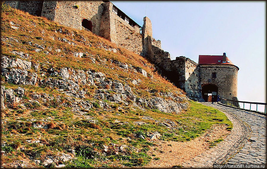 Крутой подъем в крепость Шюмег Шюмег, Венгрия