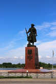 Памятник казаку открывшему иркутскую землю