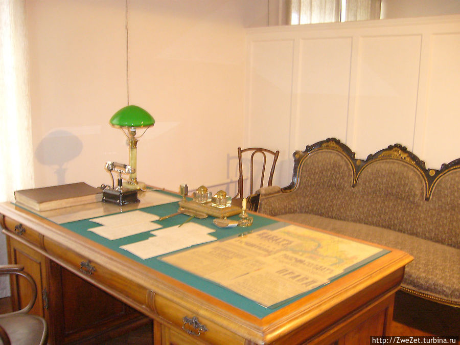 Кабинет В.И.Ленина в Смольном Кабинет В.И.Ленина в Смольном