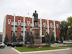 Памятник Столыпину, он когда-то был Саратовским губернатором