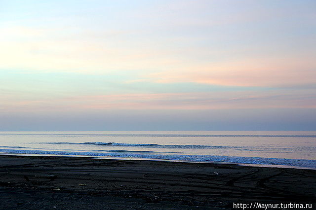 Закат. Вид с моря Южно-Сахалинск, Россия Закат. Вид с моря Южно-Сахалинск, Россия