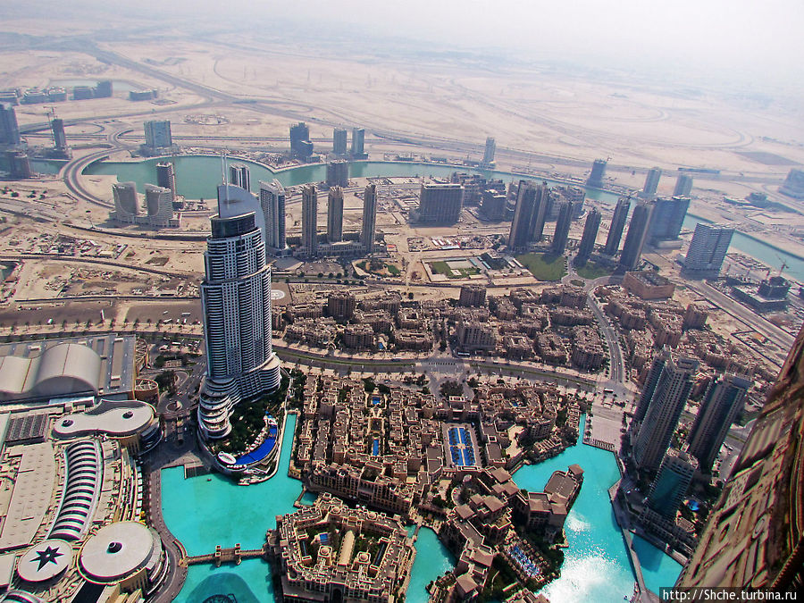 Вот так в Даунтауне, Озеро с фонтанами и кроугом стройка Дубай, ОАЭ