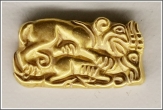 Нашивки с изображением сцен терзания пантерой сайгака.