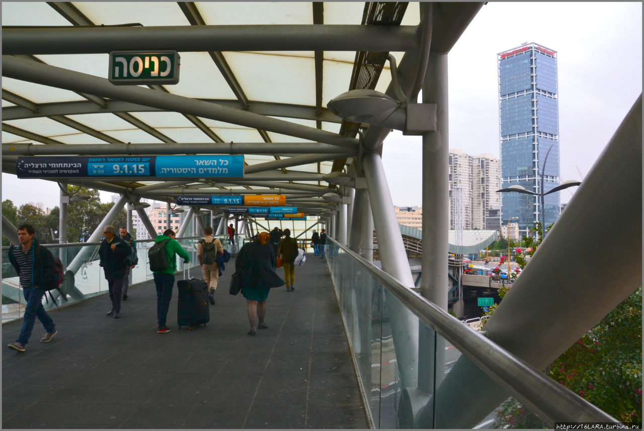 Пешеходный мост от станци Пешеходный мост от станци