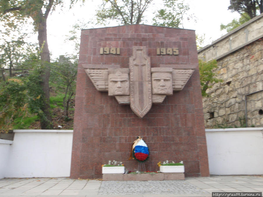 Памятник разведчикам ЧФ — бойцам невидимого фронта