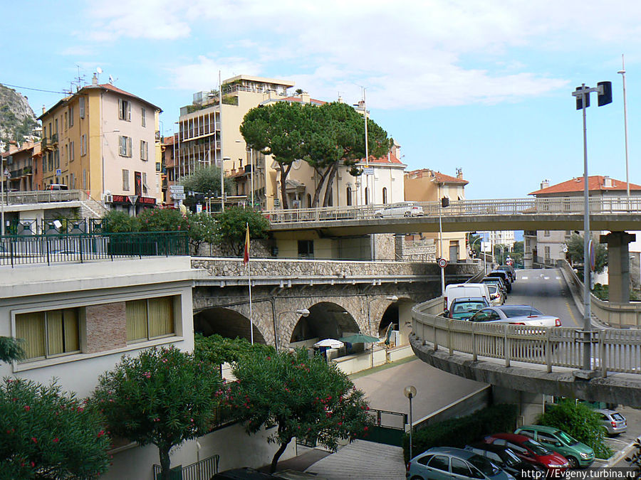 То ли Монако, то ли Однако. Как-то так называется посёлок. То ли Монако, то ли Однако. Как-то так называется посёлок.